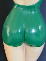 Pin Up robe verte en résine années 1950