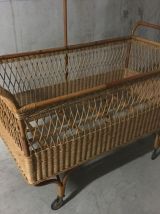 Lit d’enfant en rotin années 60