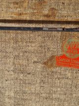 Valise bleue foncée en métal