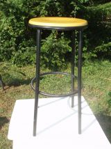 Suite de 4 tabourets de bar en bois coloré et métal noir