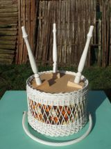 Belle travailleuse tripode en rotin blanc