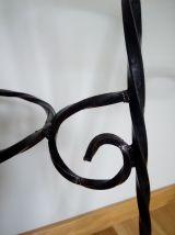 Porte plantes tripode en fer forgé torsadé noir