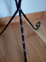 Porte plantes tripode en fer forgé torsadé noir