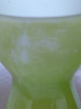 2 petits vases diabolo en verre vert