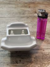 Cendrier mural en porcelaine