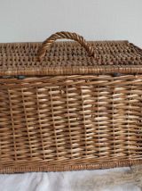 petite malle en osier avec poignet