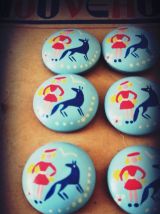 boutons bois bleu ciel motif fille et loup