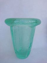 Daum - Vase polylobé à décor givré