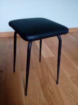 Tabouret en métal et skaï noir à pieds fuselés