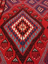 tapis rouge fait à la main 