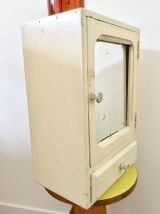 Armoire à pharmacie vintage en bois
