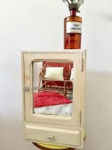 Armoire à pharmacie vintage en bois