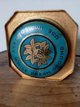 Boite en fer décorée, par Daher