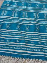 Tapis kilim berbère bleu et blanc fait main 