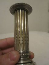 Paire de bougeoirs en métal argenté Cailar Bailard