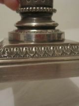 Paire de bougeoirs en métal argenté Cailar Bailard