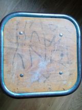 Tabouret d'école en métal et bois style industriel