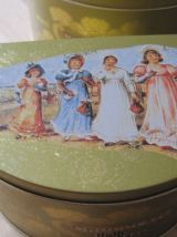 lots de deux    1/2 boites ronde  en tole decor romantique