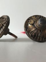 Paire de boutons de porte anciens en laiton doré