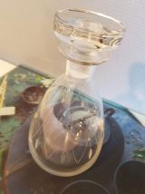 flacon vintage en verre ciselé avec bouchon