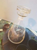 flacon vintage en verre ciselé avec bouchon