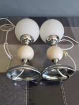 paire de lampes boule opaline blanche mate et bois peint