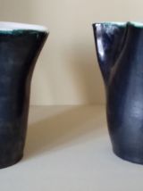 Une paire de vases vintage