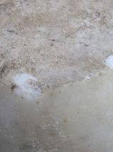 énorme mortier d'apothicaire en marbre blanc