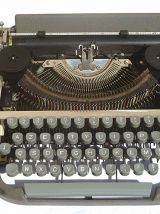 Machine a écrire portative Japy metal gris anthracite 1960