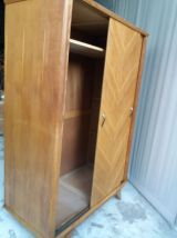 ARMOIRE VINTAGE PIEDS COMPAS