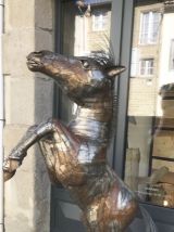 cheval en metal 
