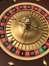 Roulette en acajou et son tapis