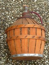 dame jeanne recouverte  en bois, vintage