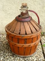 dame jeanne recouverte  en bois, vintage