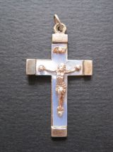 Ancienne croix en Métal + Nacro couleur BLEU  avec chaine 