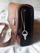 SAC-POCHETTE CUIR CAMEL VINTAGE 70S