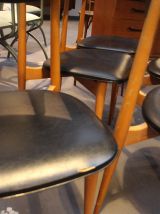 Série de 6 chaises vintage en chêne doré et skaÏ.