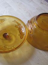 1 saladier soupiere  en verre  décor relief de poissons 