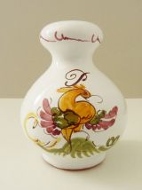 Set salière et poivrière en faïence de Moustiers.