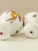 Set salière et poivrière en faïence de Moustiers.