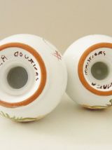 Set salière et poivrière en faïence de Moustiers.