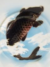 Grand saladier en métal émaillé, décor poisson