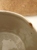 Jolie boîte à sel en céramique et couvercle en bois