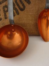 Très beau lot d'ustensiles en cuivre et manche en fer