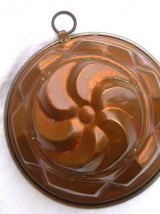 Moule ancien à gâteau en cuivre étamé