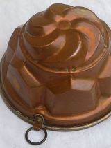 Moule ancien à gâteau en cuivre étamé