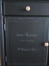 Buffet en pin noir relooké 