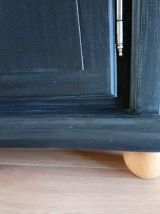 Buffet en pin noir relooké 