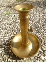 bougeoir  a poussoir  en laiton , vintage