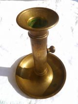 bougeoir  a poussoir  en laiton , vintage